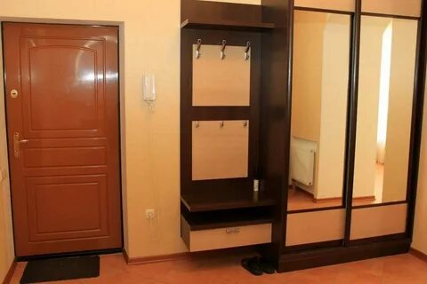 Шкаф в прихожую в дом
