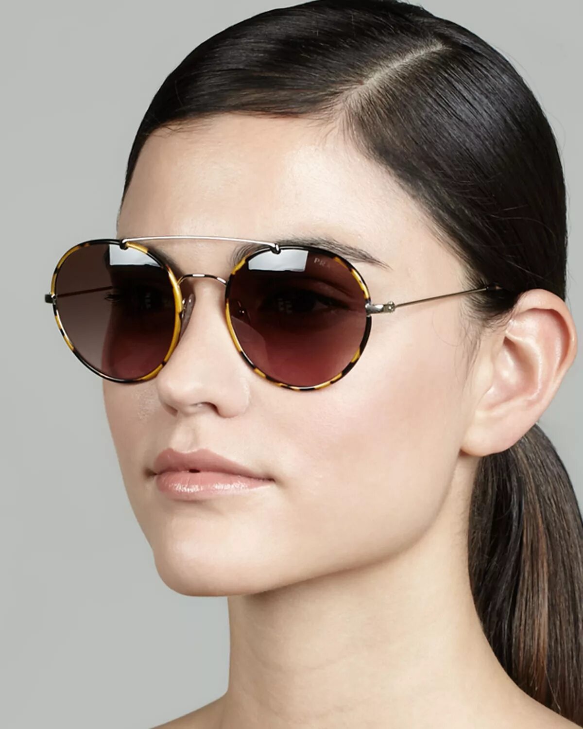 Round sunglasses. Солнечные очки Прада. Очки Прада женские солнцезащитные. Очки Прада 2022. Очки Прада женские 2023.