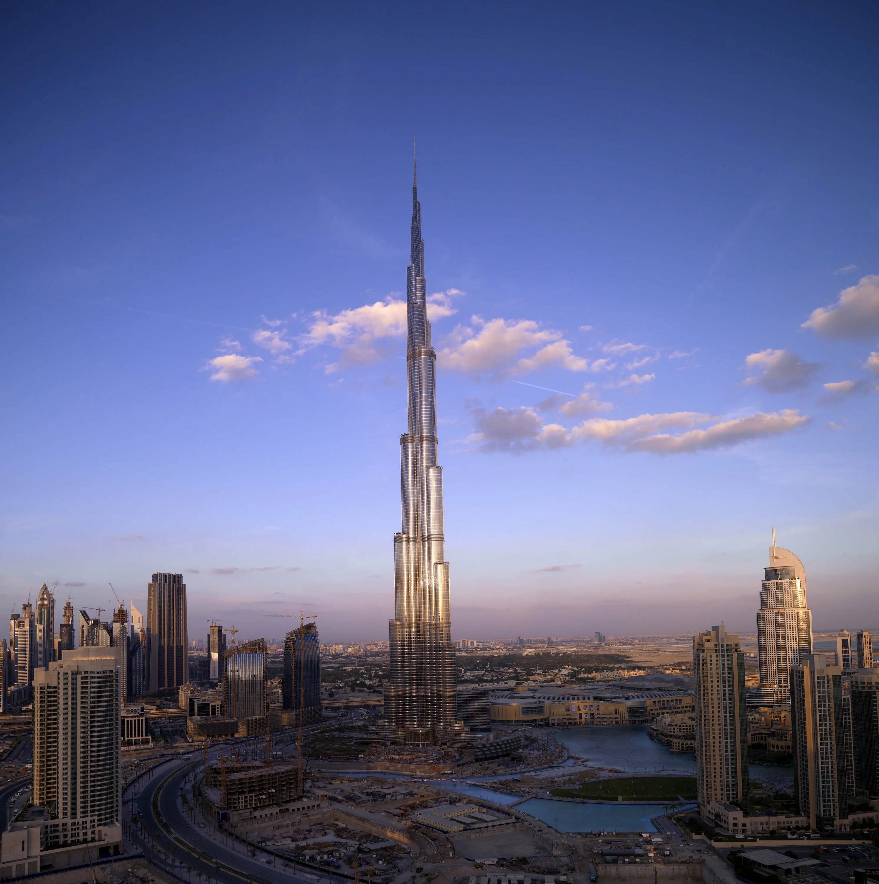 Башня Бурдж Халифа. Башня в ОАЭ Бурдж Халифа. Бурдж-Халифа (828 м). Дубай, ОАЭ. Бурдж-Халифа - 828 м. Бурдж халифа история
