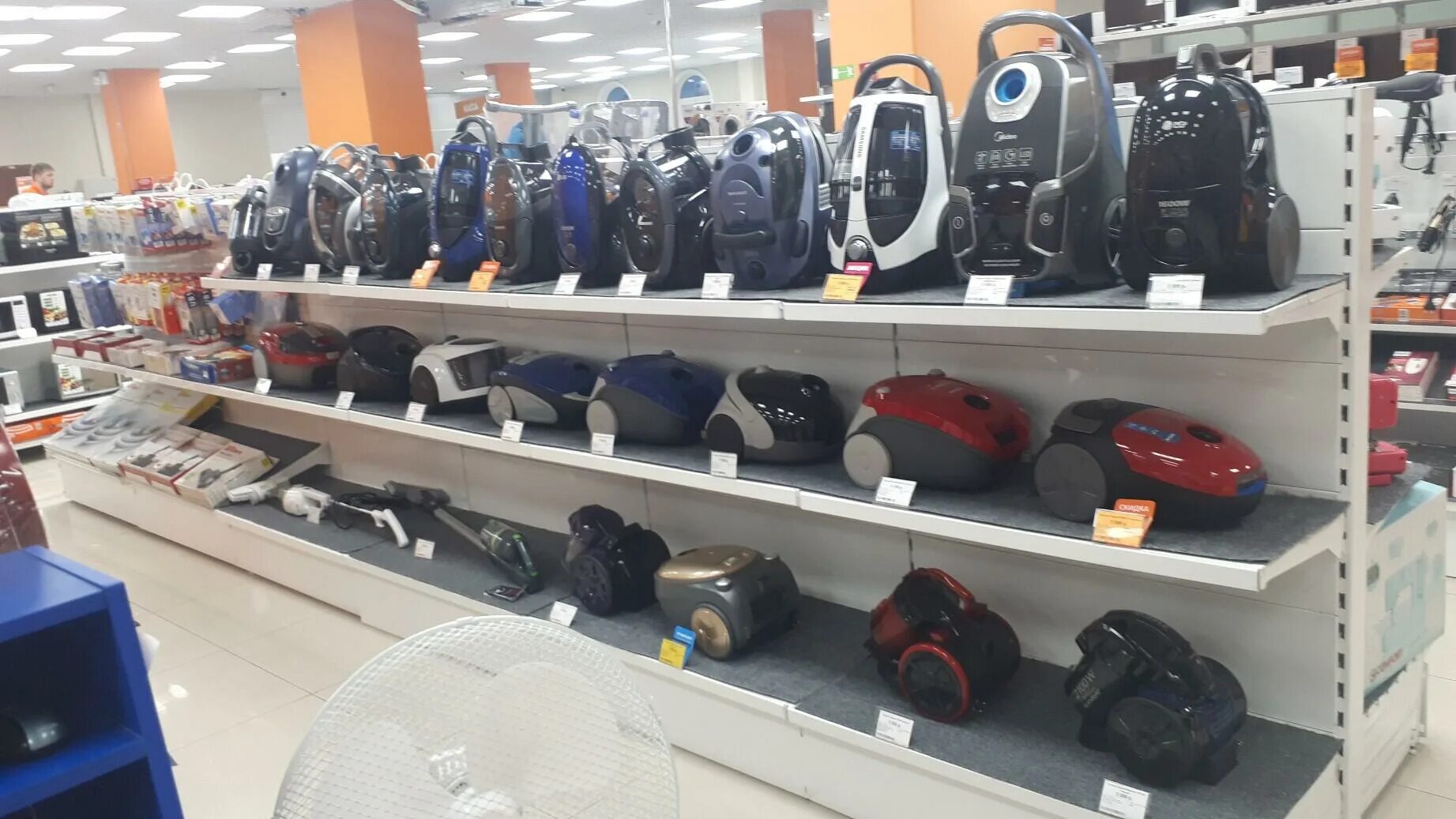 витрина с играми днс. магазин электротехники днс. днс электроника на красной пресне. тында город магазины. магазин домашний тында.