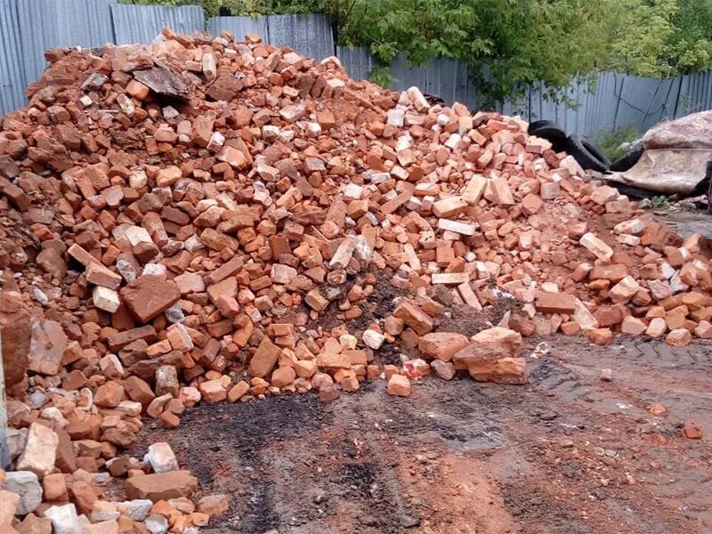 Использовать бой кирпича. Бой кирпича. бой кирпича и бетона.