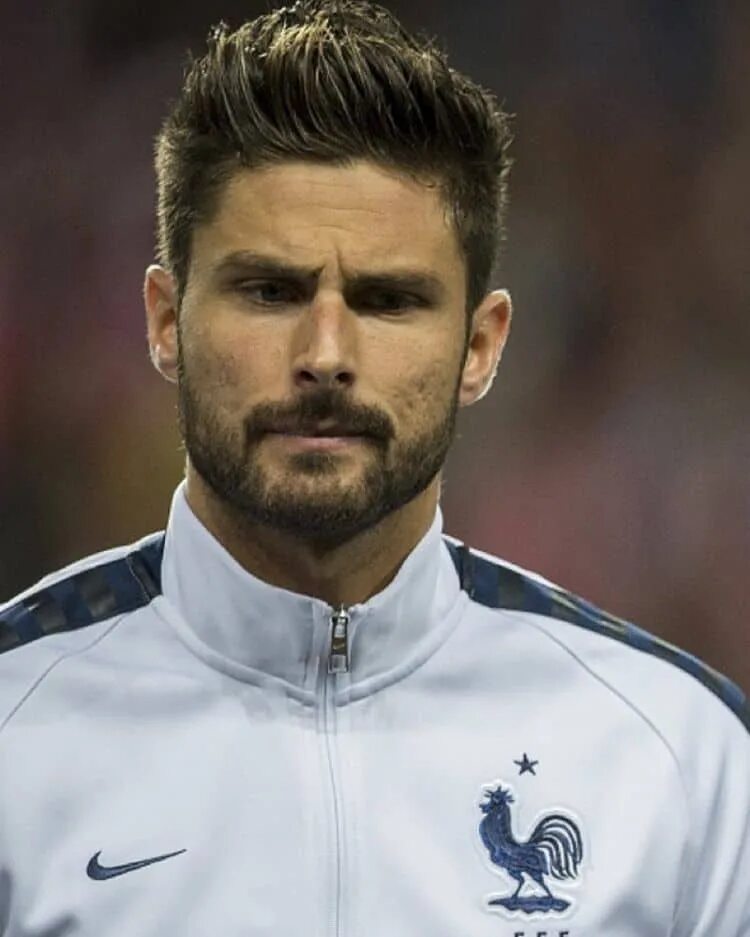 Футбольные прически. Оливье жиру прическа. Olivier Giroud Haircut. Причёска Giroud. Прически футболистов.