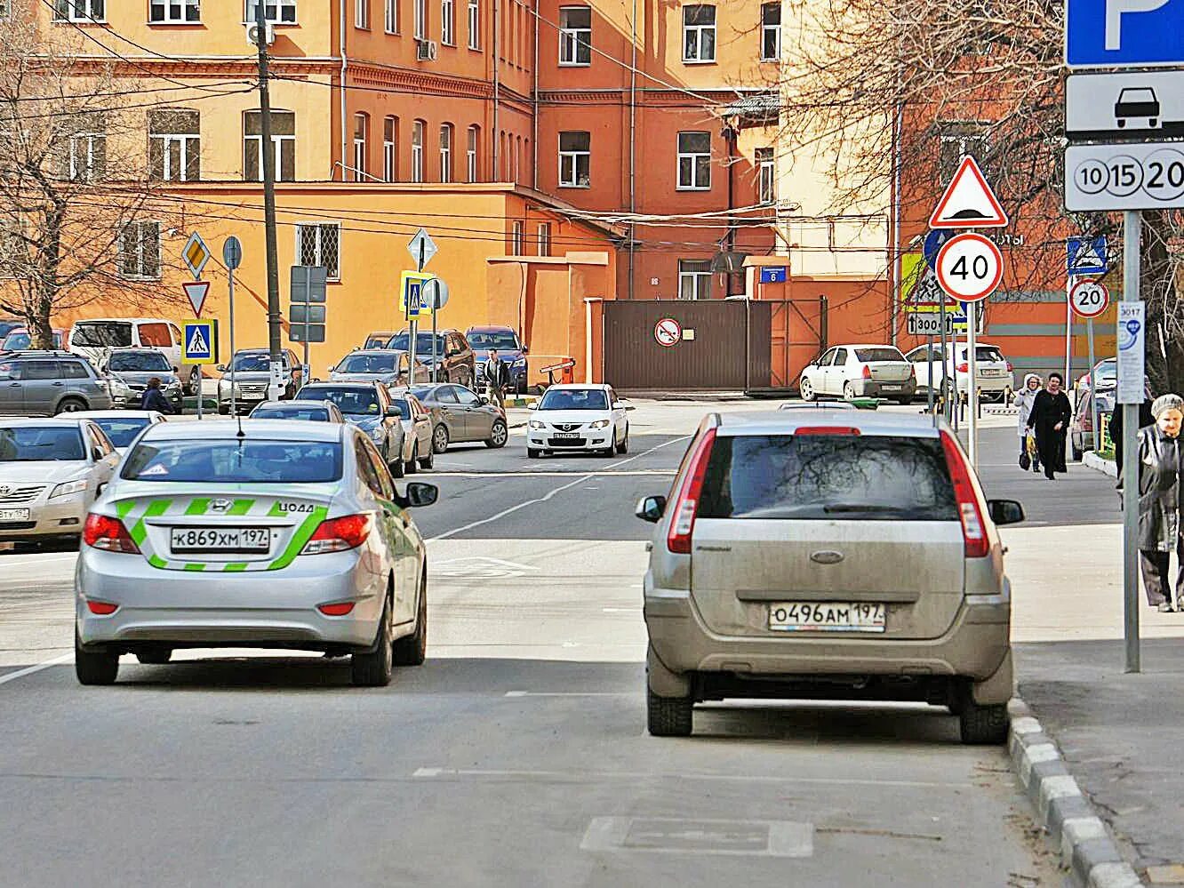 Ограничения на автомобиль. Авто с ограничениями. Москва город парковка дорога. Фото ограничения автомобиля.