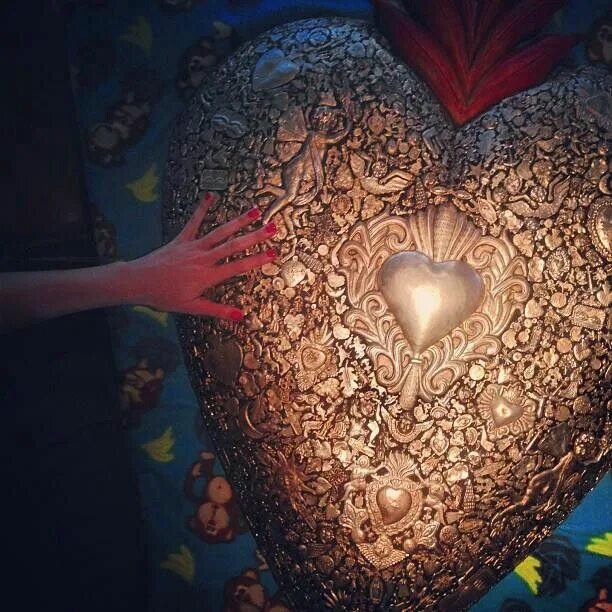 Большое сердце произведение. Сакральное сердце. Сердце культурного. Священное сердце Мори. Мозаика изображения сердца.