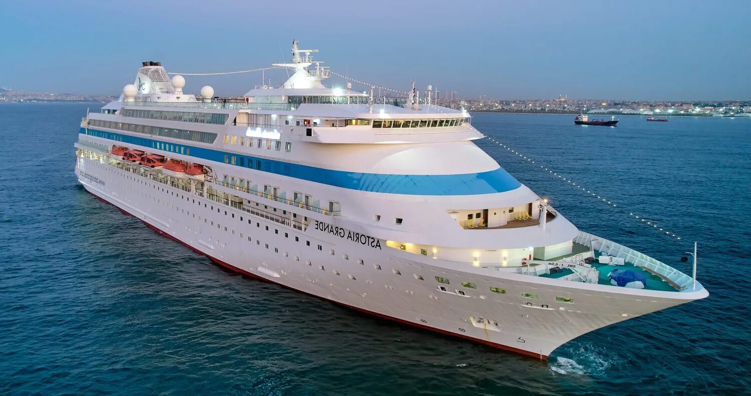 Круиз из сочи 2022 астория. Круиз сочи стамбул 2022. Лайнер сочи турция. Astoria grand круизный лайнер сочи. Сочи турция 2023.