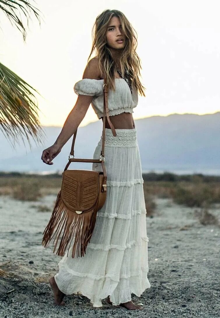 Чем носить белые длинные юбки. Белая длинная юбка. Белая длинная юбка. Образы с длинной юбкой лето. Образы с белой юбкой.