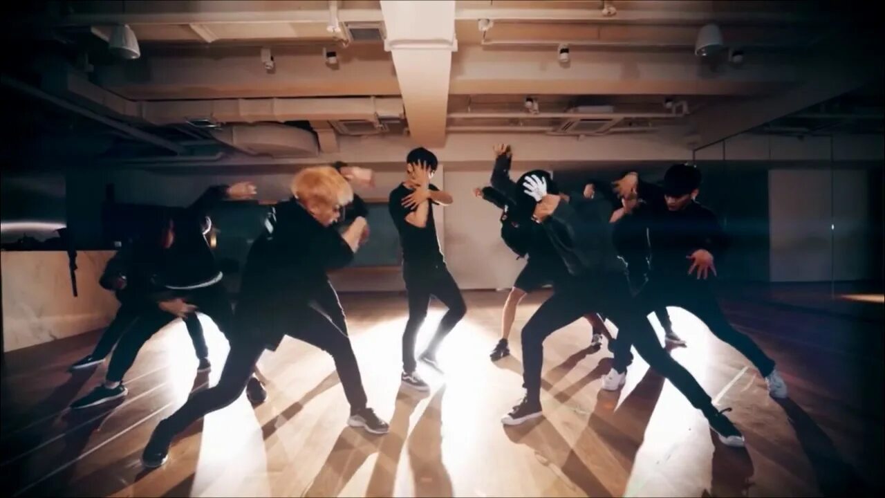 Песни танцы монстра танцы. Exo dance. exo дэнс практика. exo dance practice. k-pop танцы.