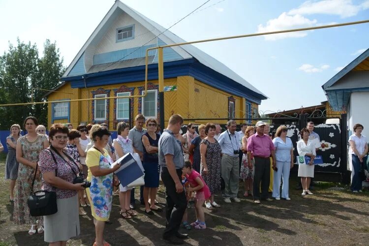 Новости янаула на сегодня. Деревня Янаул Кугарчинский район. Янаул микрорайон Восточный. Администрация городского поселения город Янаул. Праздник на улице.