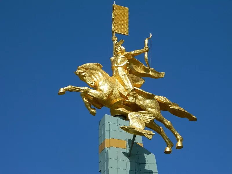 памятник золотой всадник в элисте. всадник элиста. памятник золотой всадник в элисте. золотой всадник элиста джангар. всадник элиста.