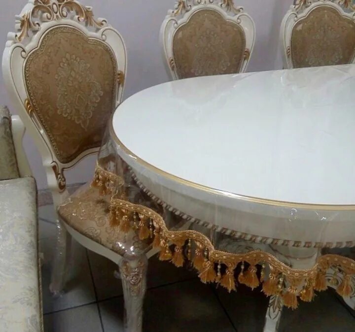 Прозрачная скатерть с бахромой. Прозрачные скатерти на кухонный овальный стол. Прозрачная скатерть на стол с бахромой. Скатерть прозрачная силиконовая с бахромой. Силиконовая скатерть tas ix 110x150см.