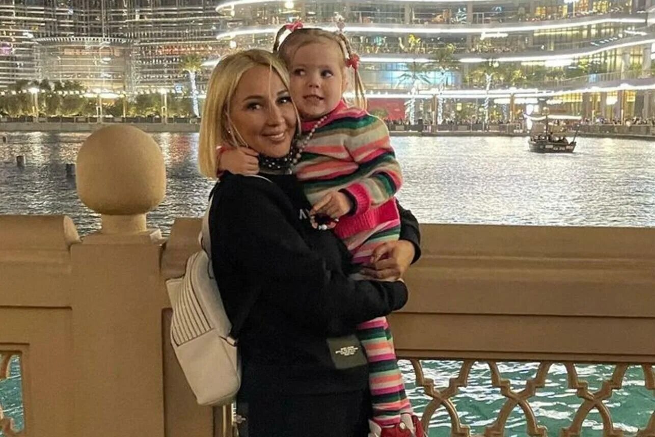 лера кудрявцева дочь маша 2022. лера кудрявцева с дочкой. есть ли дети у леры кудрявцевой. лера кудрявцева отдыхает в турции. лера кудрявцева семья.