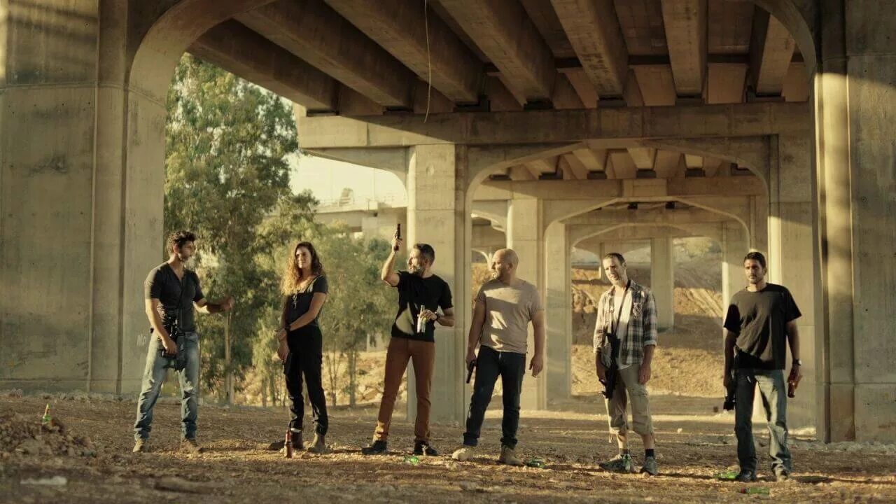 Кэрри в большом городе фильм 2016. Король талсы 2 сезон. Дерзкий лос-анджелес сериал 1 сезон. Таисса фармига злой город. Колония сериал 2016–2018.