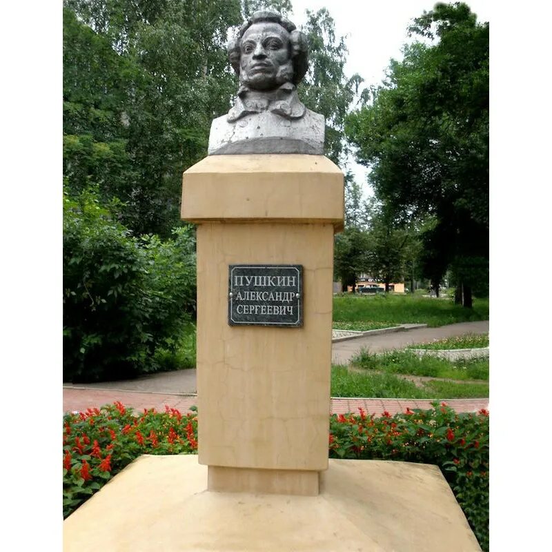 Боровичи памятники. Боровичи памятники. Памятник кирову боровичи. Боровичи сквер пушкина. Боровичи памятники.