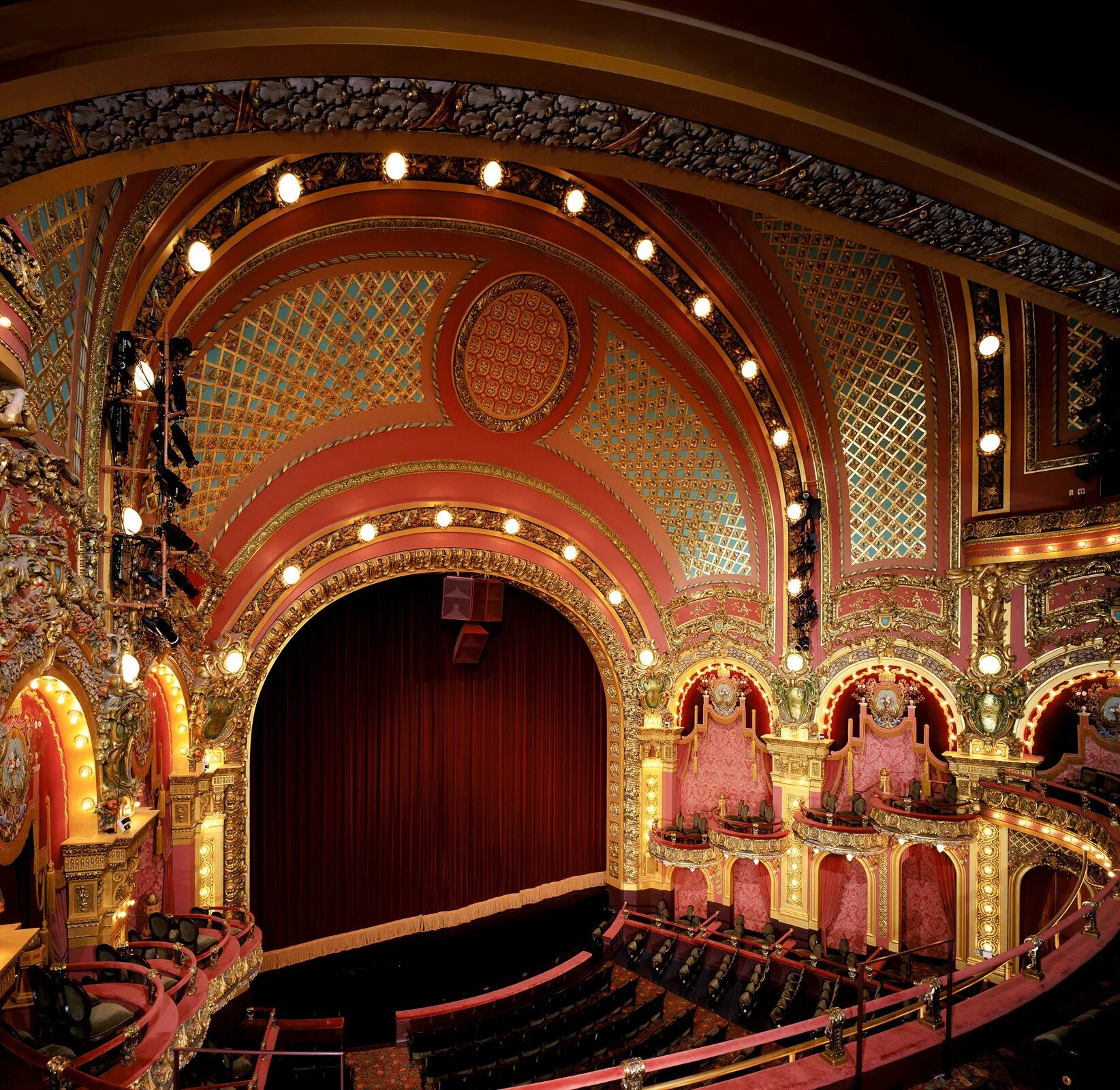 Театр Majestic. Интерьер театра. Оперный театр Бостон. Majestic Palace Theatre. Theater boston