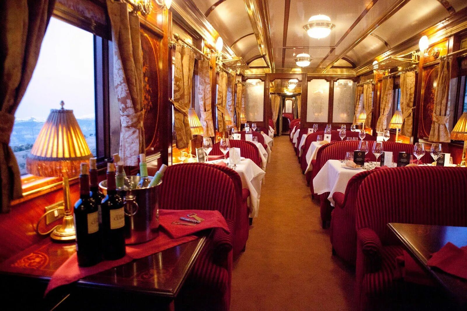 Dining car. Поезд Аль Андалус. Вагон “Orient Express”. Восточный экспресс поезд ресторан. Orient Express поезд.