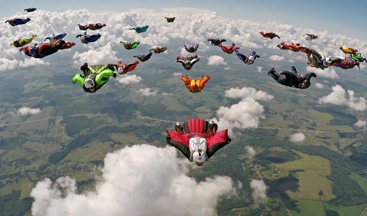 Wingsuit fly. Вингсьют Химера. Вингсьют и белки летяги. Полет вингсьют горы. Вингсьют парашютный спорт.