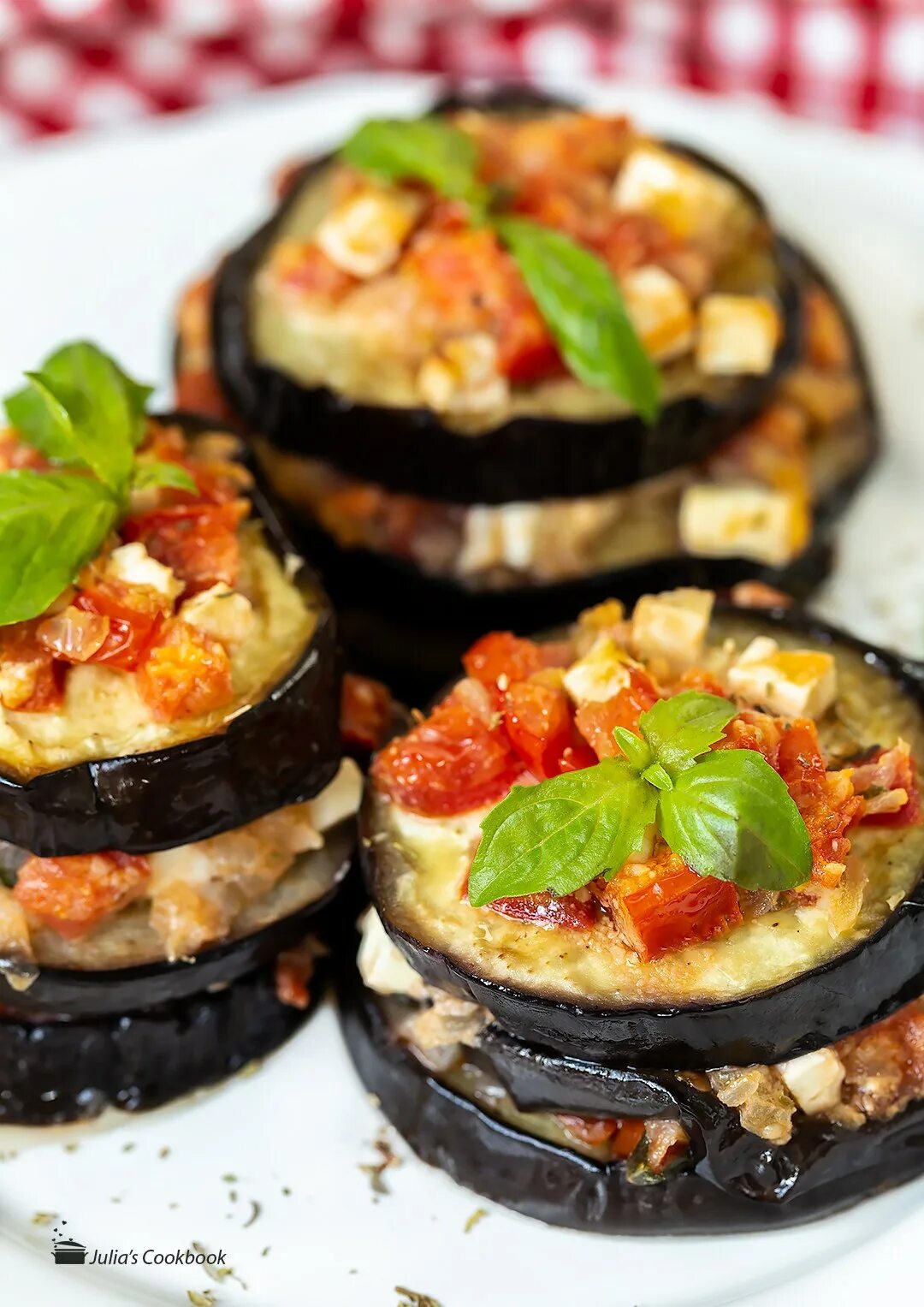 Готовим баклажаны рецепты быстро и вкусно. Баклажаны пармиджано фаршированные. баклажаны по-пармски с моцареллой. баклажаны запеченные в духовке. баклажаны с помидорами и чесноком.