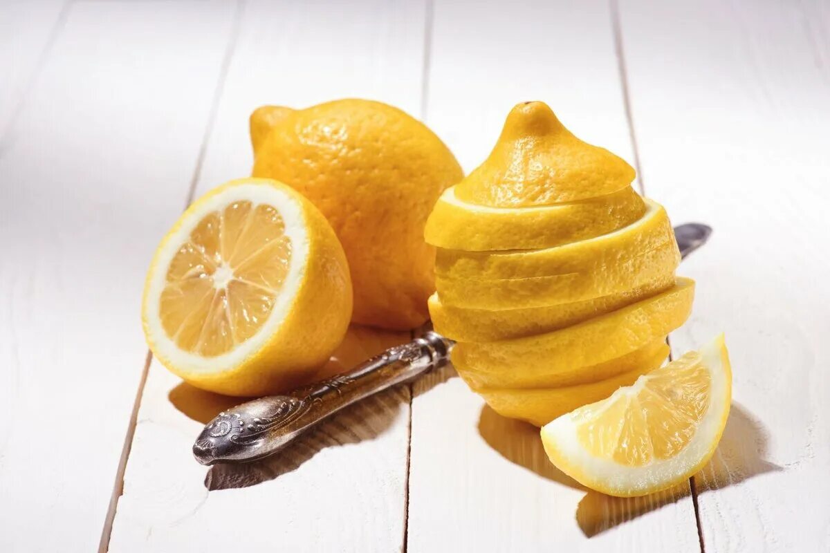 Кислый лимон. Макияж с фруктами. Lemon beauty. Лимоны маслом. Карточка лимон.