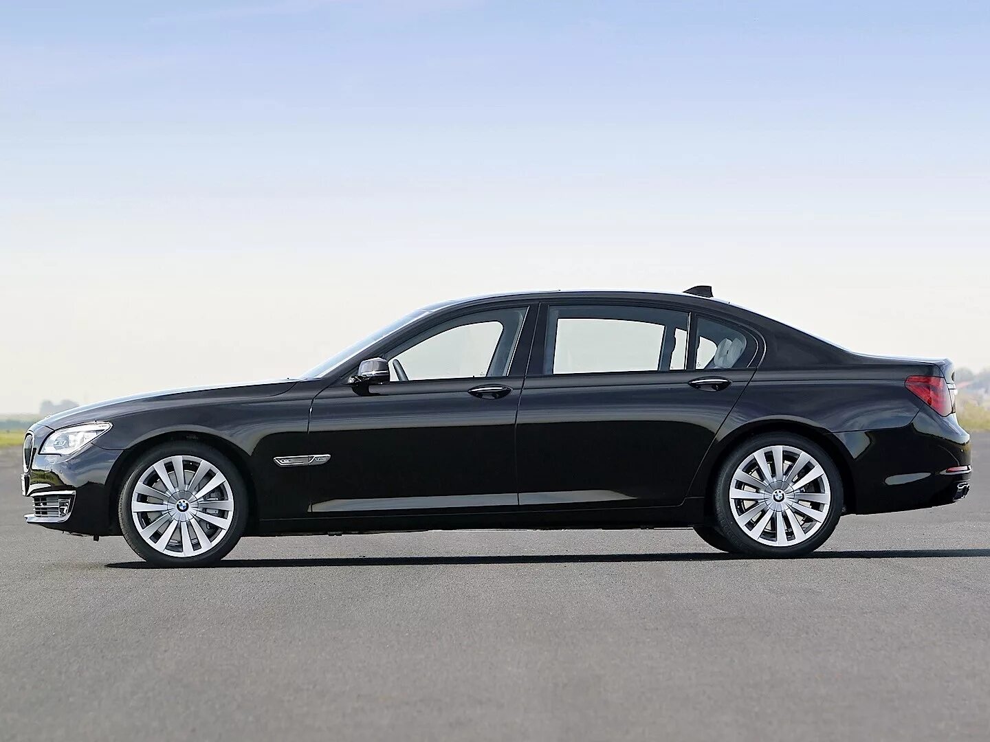 Бмв 7 ф01. BMW 760li 2012. BMW 7 2012. BMW 7 f01 760. БМВ 760 li 2012.