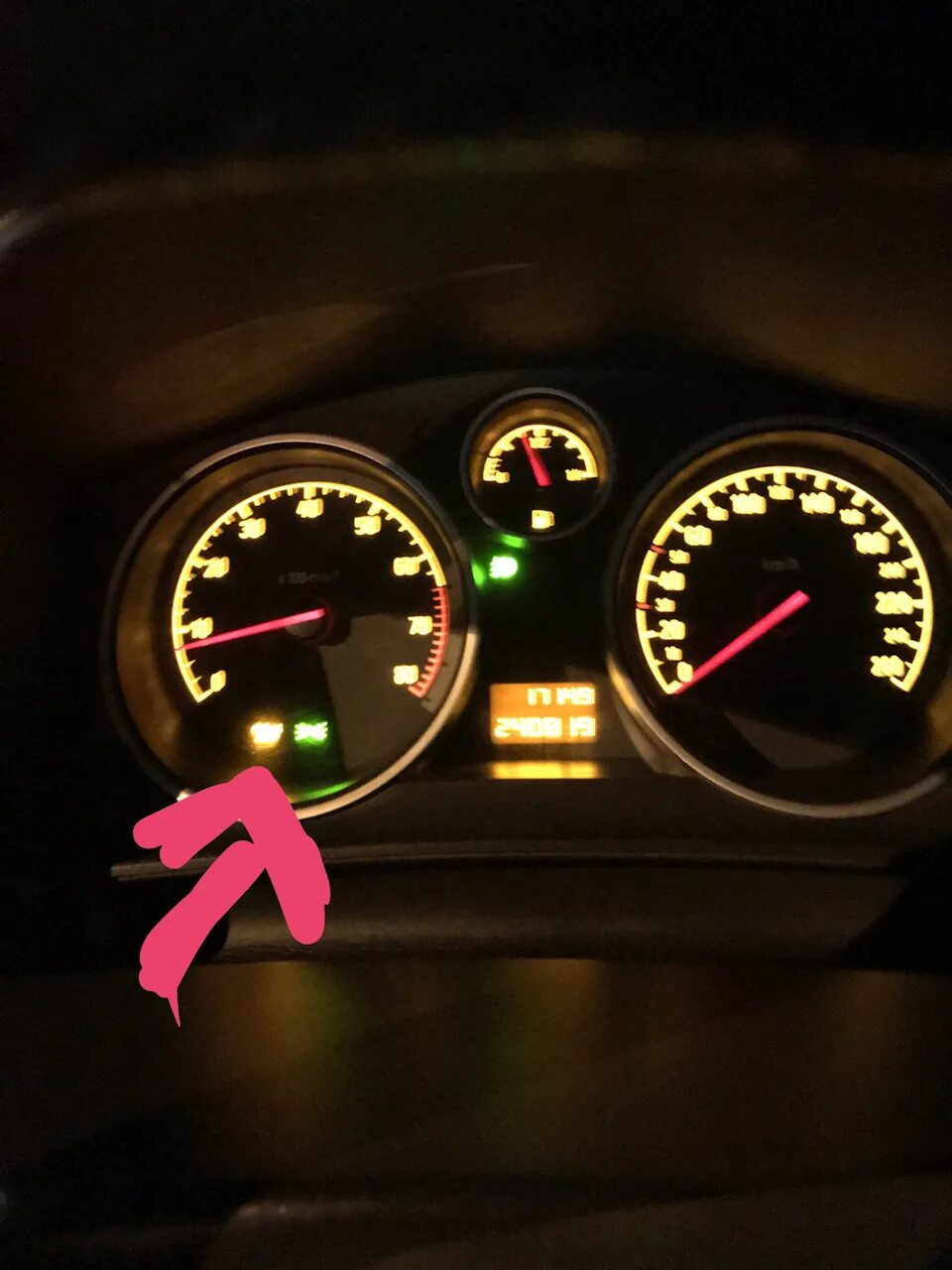 Датчик давления масла опель зафира. Горит давление масла опель. Opel astra h лампа уровня масла. 8. Приборная панель опель корса д приборов 2008.