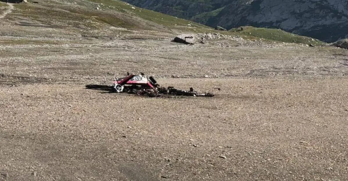 Крушение самолета в альпах. Airbus a320 germanwings. Самолет упал в альпах. Самолет упал в альпах. Катастрофа над боденским озером.