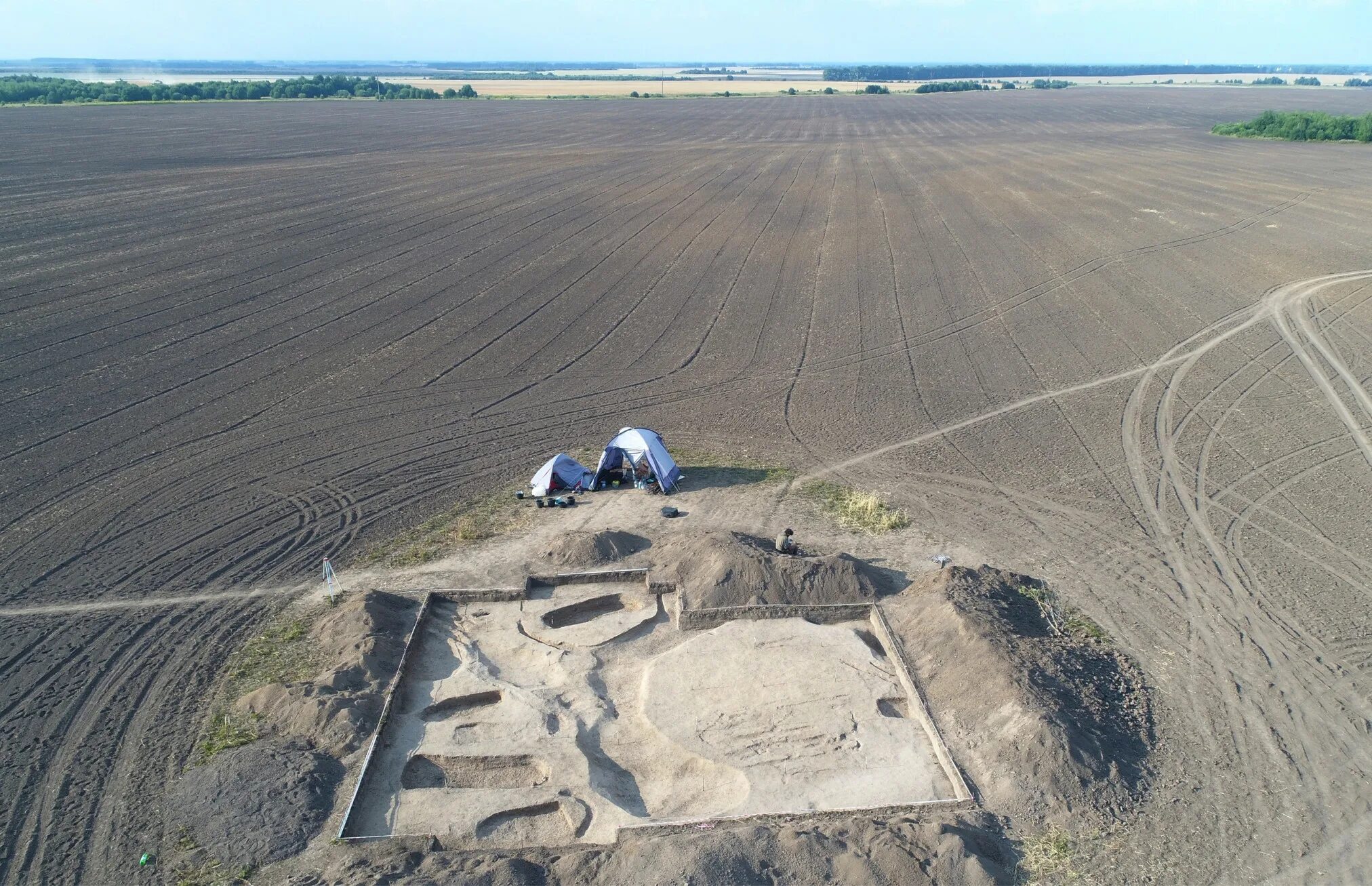 Курганные захоронения. Могильников. Археологические находки на ямале. Камни могильники. Городище древних эстов.