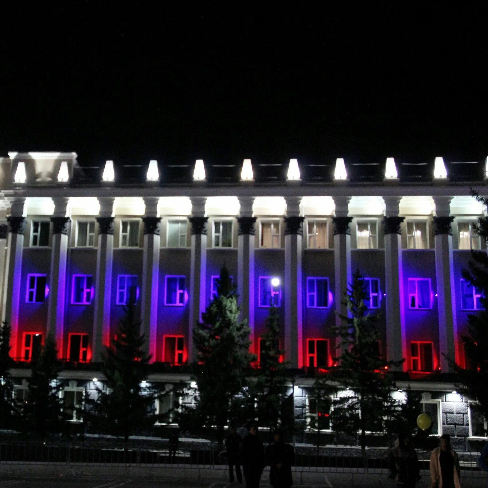 Улан-Удэ центр города. Улан-Удэ драматический театр ночью. Здания Улан Удэ. Русское улан удэ