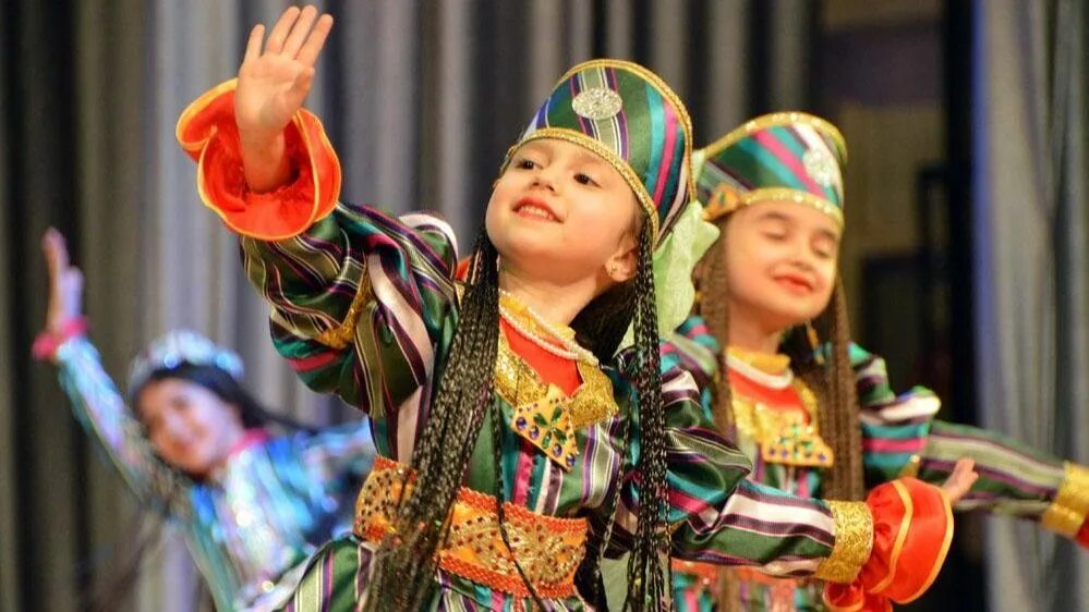 Ансамбль Узбекистана болалар. Булбулча болалар ансамбли. Узбекские национальные танцы. Национальные танцы Узбекистана.