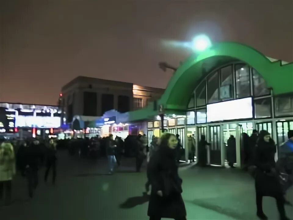 Шум вокзала. Самый худший вокзал в Москве. Солдаты на Ярославском вокзале. Как объявляют поезда на Ярославском вокзале в. Кто объявляет поезда на вокзале.