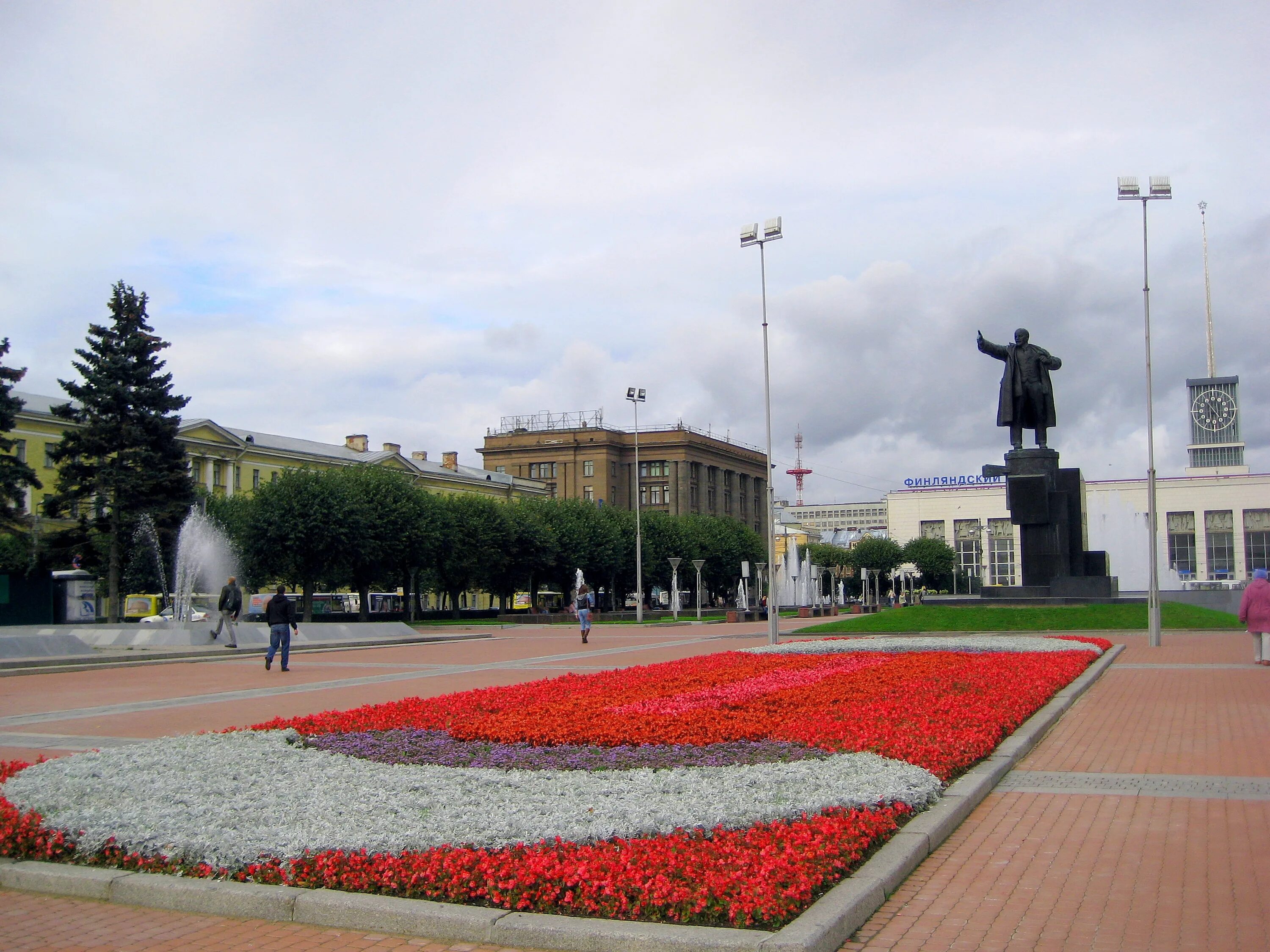 Пл ленина спб. Площадь Ленина Санкт-Петербург. Ленинская площадь Санкт-Петербург. Площадь Ленина 2010 Санкт-Петербург.