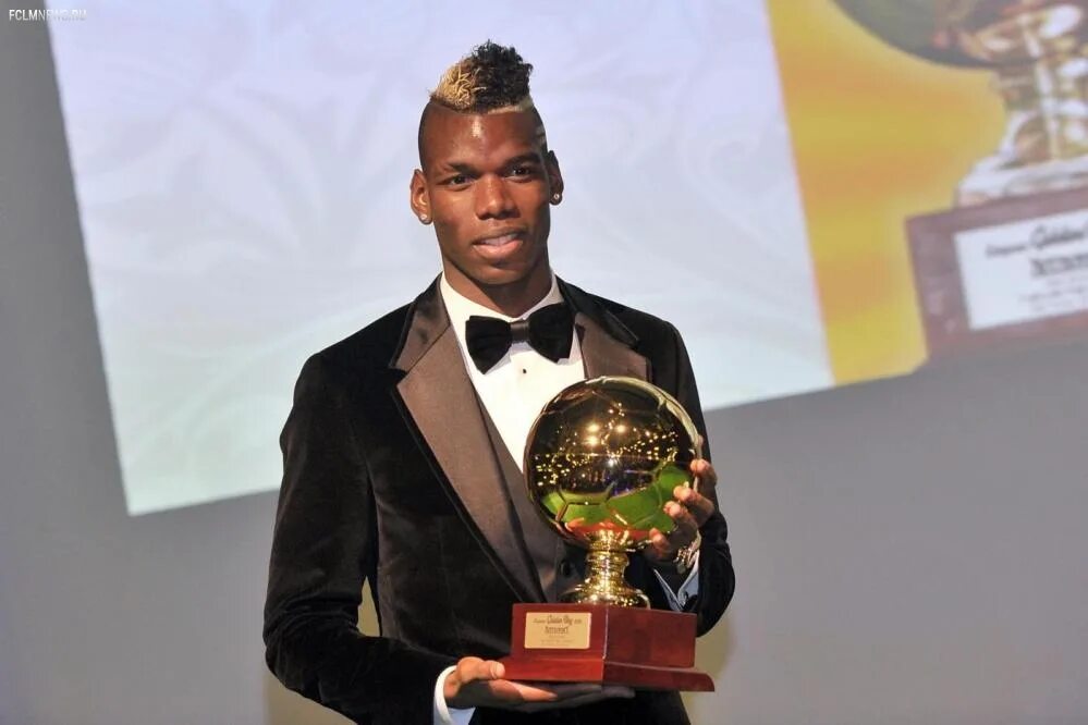 Голден бойс. Погба золотой мяч. Golden boy 2013. Pogba футболист кубки. Golden boy премия 2013.