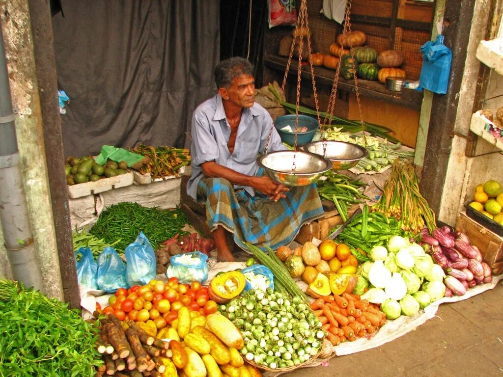 Фрукты шри ланки. Шри Ланка Коломбо рынок. Шри-Ланка фрукты. Рынок Коломбо Петтах. Фруктовые рынки Шри Ланка.