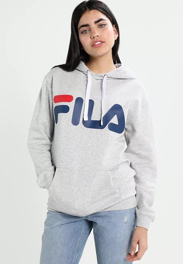 Спортивный костюм fila. Худи fila для девочки. Fila в коллаборации schoffel. Мама фила. Толстовка fila красная.