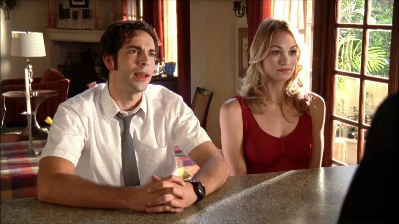 Chuck 01. Yvonne strahovski в купальнике. chuck sarah fighting scene. chuck sarah fighting scene in party.