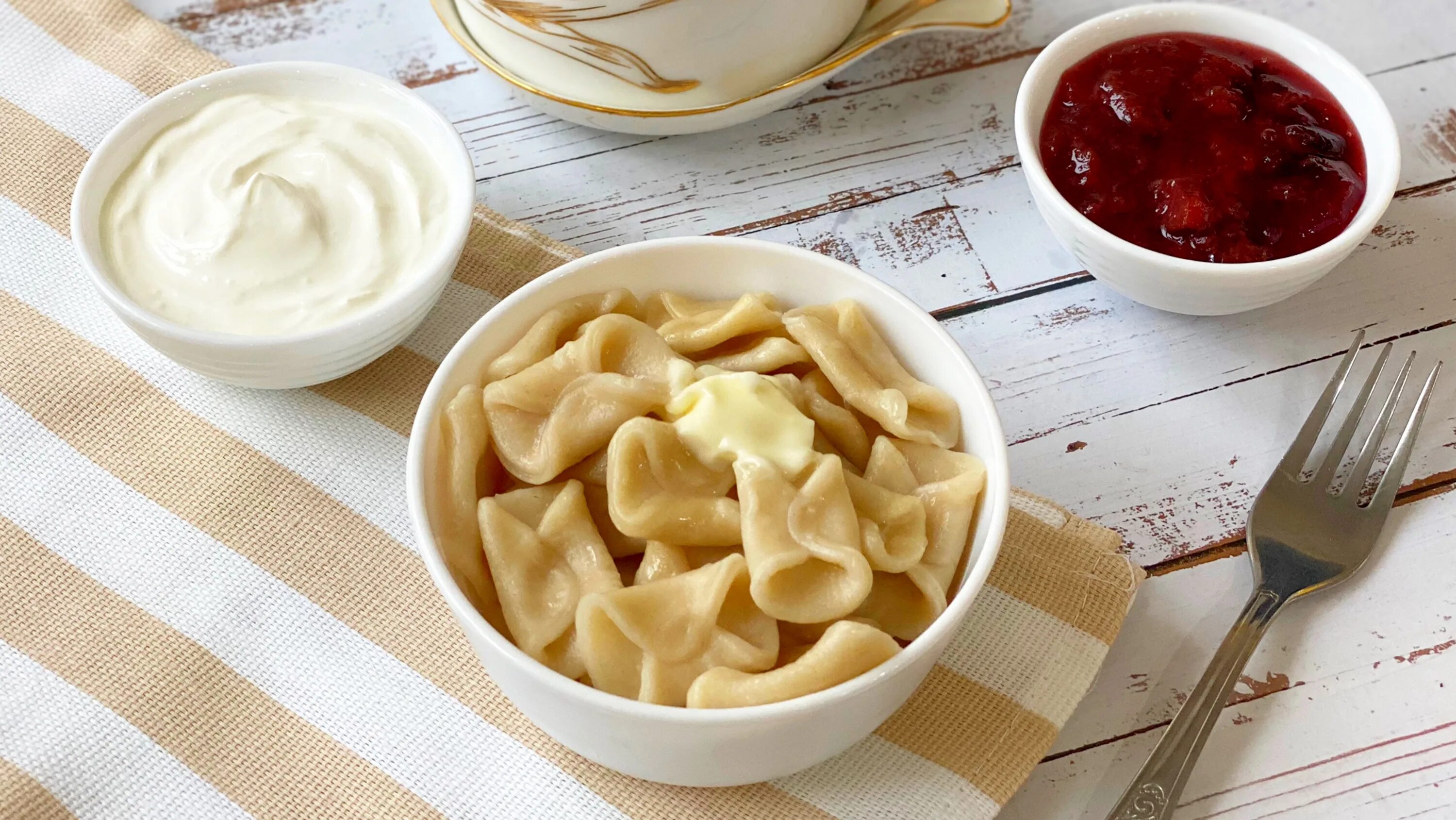 вареники с черешней. вареники с клюквой. мамины рецепты вареники. сладкие вареники. пышный вареник.