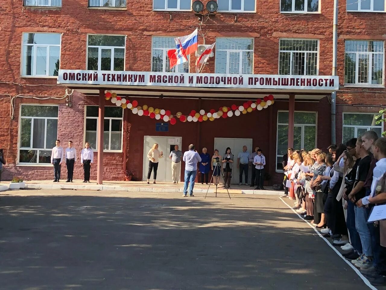 Поступи омск колледжи. Омский техникум мясной и молочной промышленности. Омскиы техникум мясо молочной промышленности. Колледжи Омска.