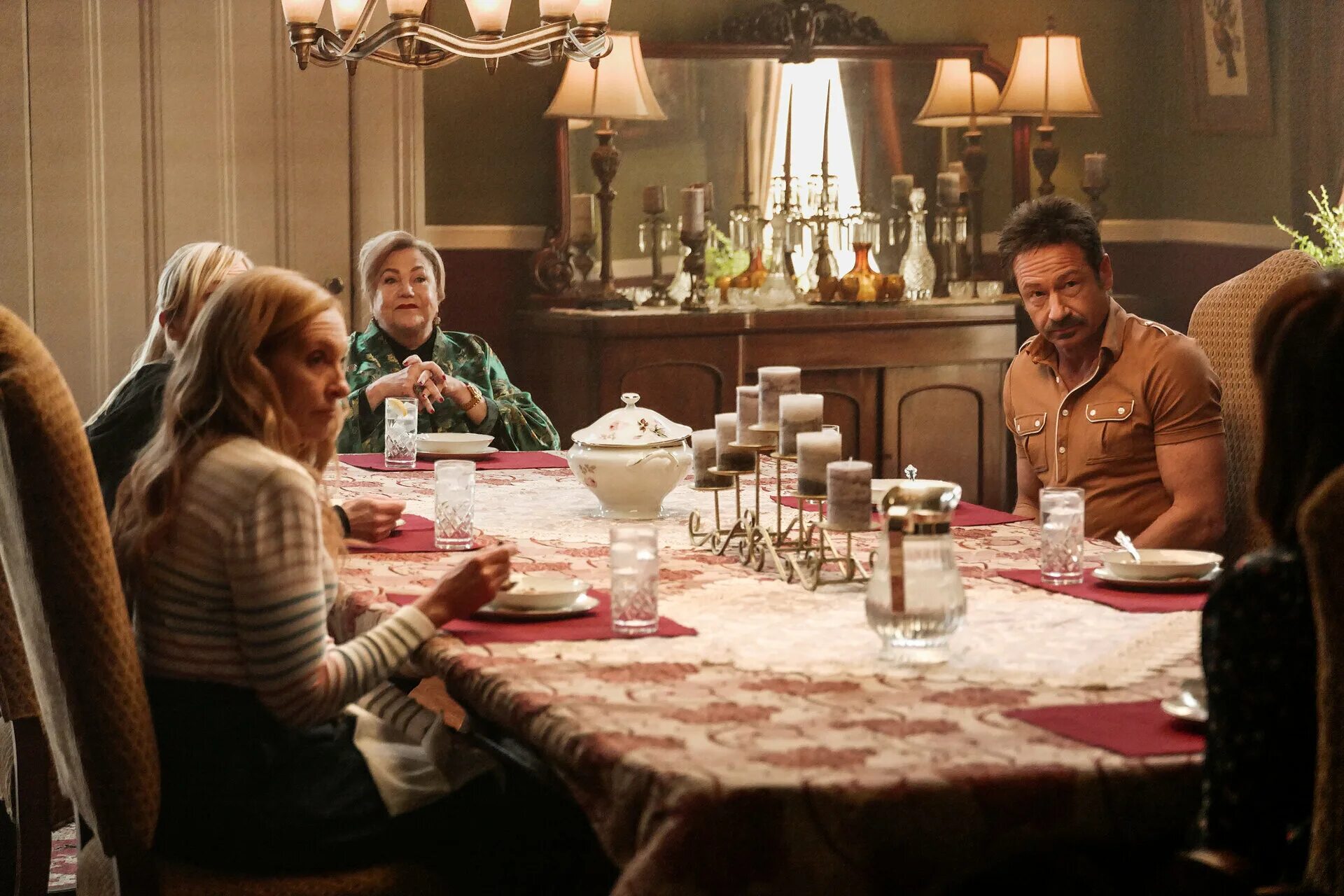 комедия очень плохие. кэтрин хан очень плохие мамочки. кэмерон диаз очень плохая училка. комедия очень плохие. The estate фильм 2022.