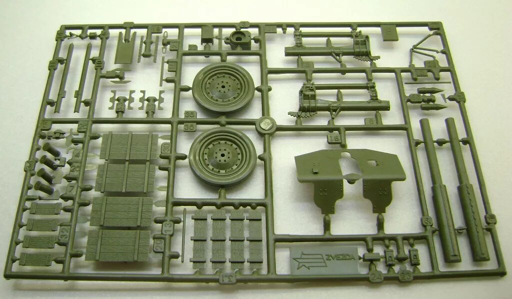 Газ м1 звезда сборка. 3510 звезда советская 122-мм гаубица м-30 1/35. Литники моделей. Бт-7 звезда 1/35. "revell" 03281 модель сборная танк leopard 2a6/a6nl 1/35.