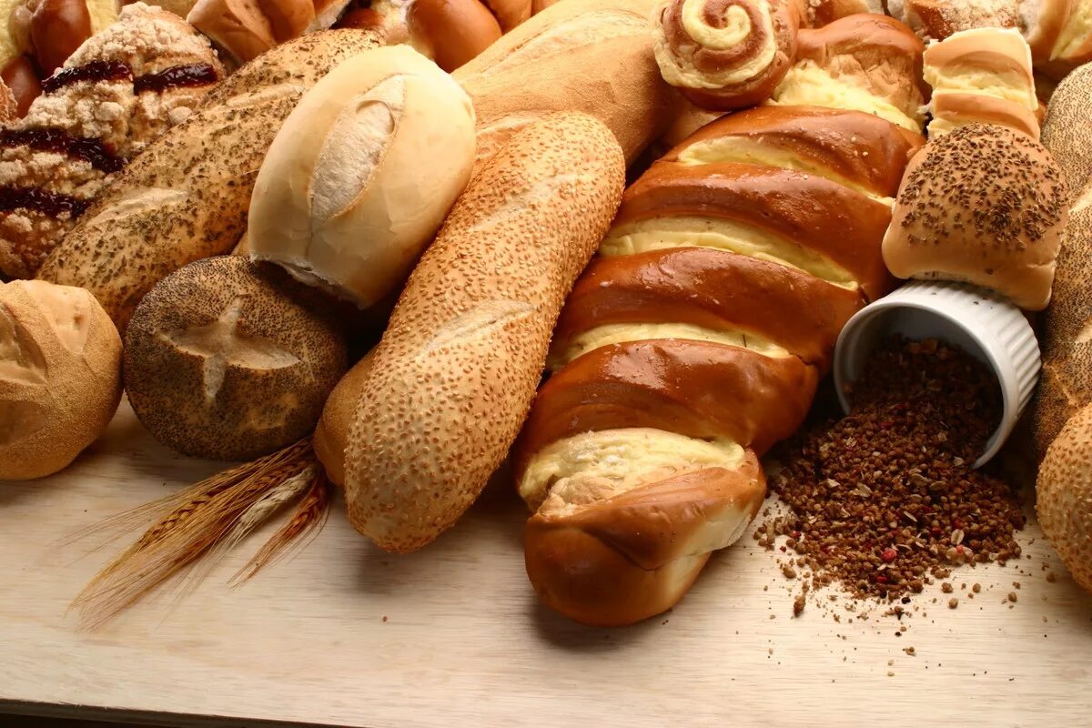 Национальные хлебобулочные изделия. Красивый хлеб. Мятные кондитерские изделия. Булочки. Хлеб разный.