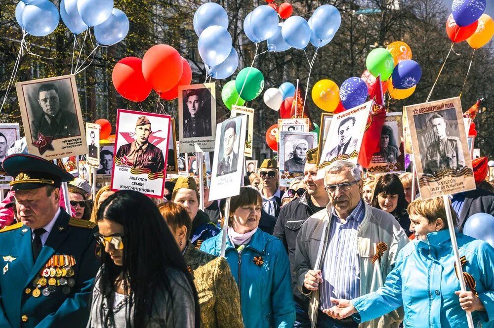 Новости день кемерово. Бессмертный полк Кемерово 2022. День Победы Кемерово. Празднование 9 мая Кемерово 2022. Сцена на 9 мая Кемерово.