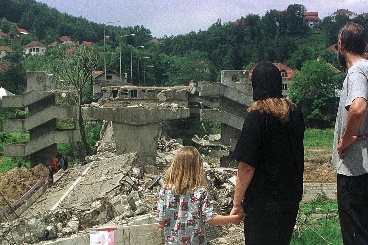 25 лет бомбардировок югославии. Бомбардировка Белграда 1999. Бомбардировка Косово 1999. Бомбёжка Белграда 1999 года.