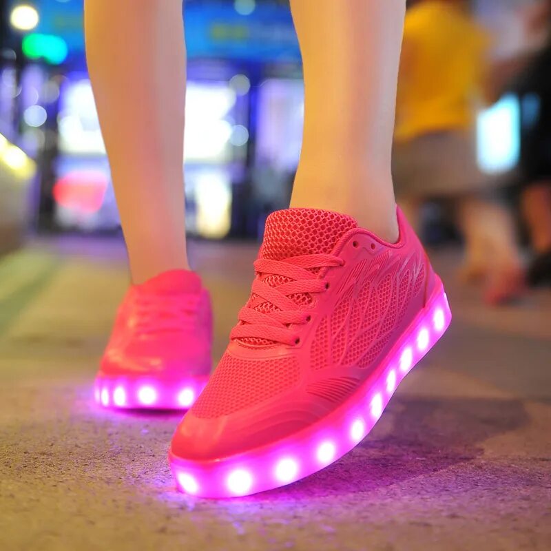 Светящиеся кроссовки Амазон. Светящиеся кроссовки женские. Кроссовки со светящейся подошвой. Светящиеся кроссовки для девочек.