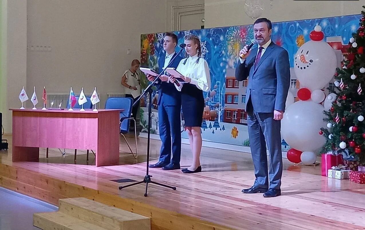 Школа 72 занятия с 8. Дхш новотроицк оренбургская область. Школьников эвакуируют из школы. Самая большая школа. Новости оренбурга школа.