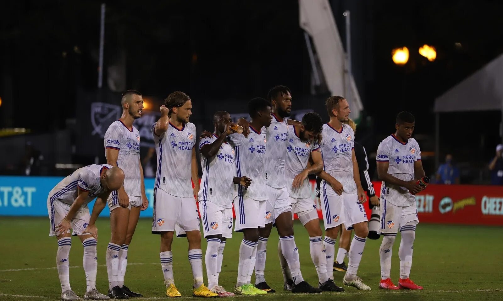 Прогноз цинциннати. Fc cincinnati. цинциннати (футбольный клуб). цинциннати футбол. цинциннати фк состав.