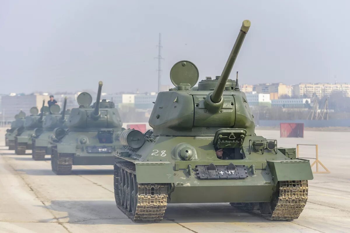 Т 34 85 кантемировской дивизии. Танк т 34 85 на параде. Т34-85 танк победы. Танковые войска санкт петербург. Сертолово учебный центр вч 71717.