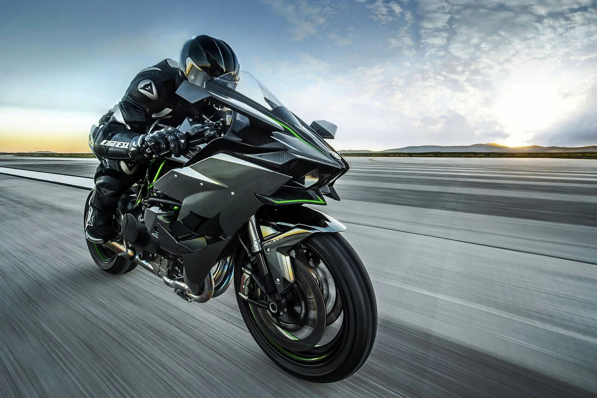 Скорость кавасаки. Kawasaki ninja h2r 400 км/ч. Мотоцикл скорость. Kawasaki ninja h2 2023. Kawasaki h2r мотоцикл.