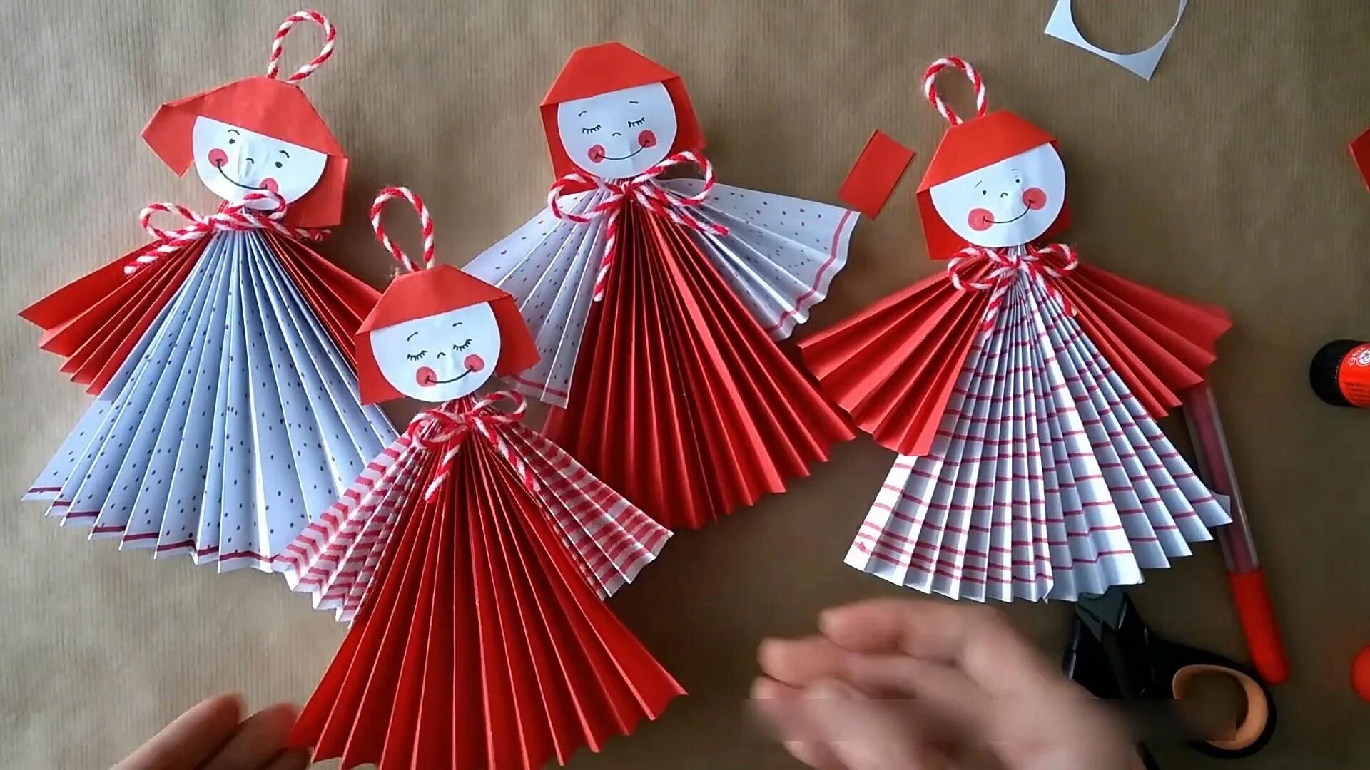 Кукла гармошка. Поделки из бумаги для кукол. куколки из гармошки. кукла масленица из бумаги. поделка кукла масленица из бумаги.