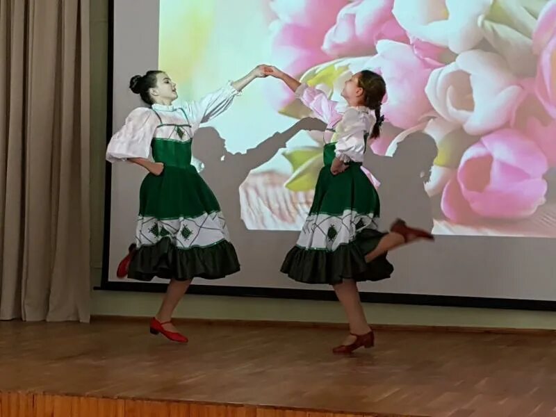 Выступления к 8 марту. Украсить сцену на 8 марта. Подготовка к 8 марта в школе. Выступления к 8 марту. Праздники в начальной школе.