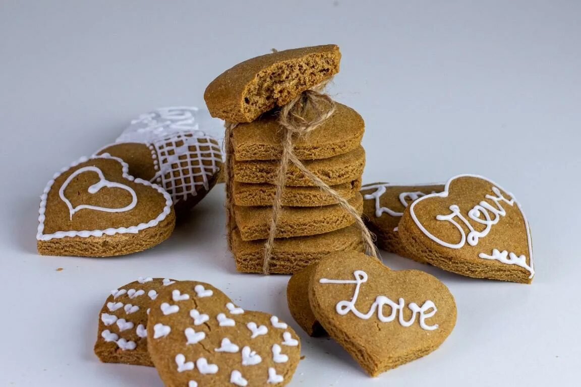 Печенье имбирное древо жизни. Формочки для имбирного печенья новогодние. Имбирное печенье без сахара. Имбирное печенье эстетика. Имбирное печенье без сахара.