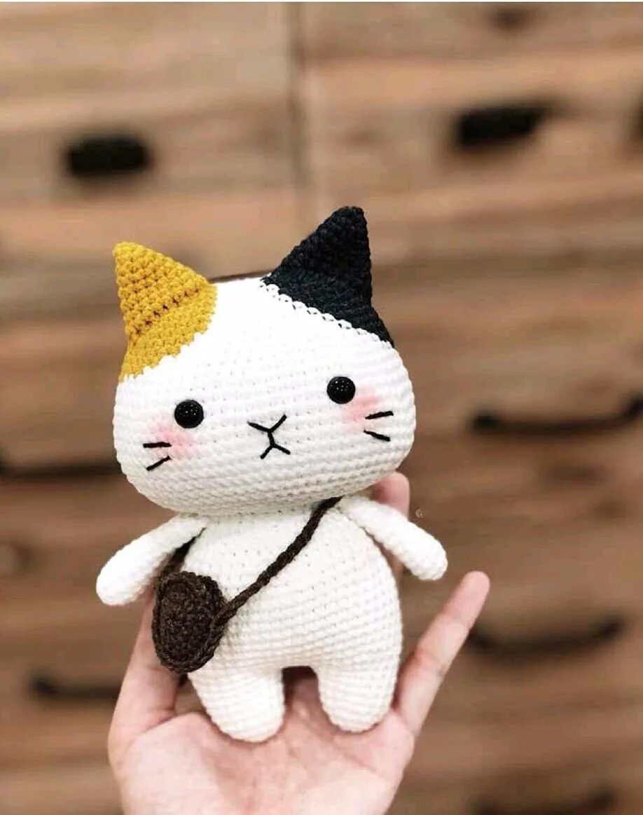 Вязаные игрушки кошки. Вязаные игрушки кошки. Как вязать котика. Вязаный кот. Кот амигуруми.